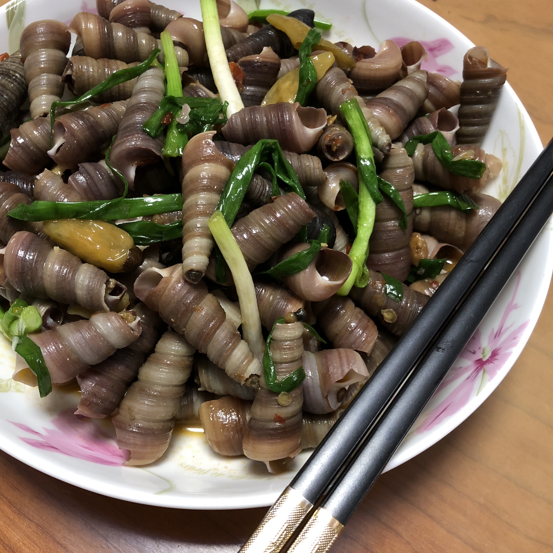 炒钉螺的独特烹饪法，美味海鲜烹饪指南