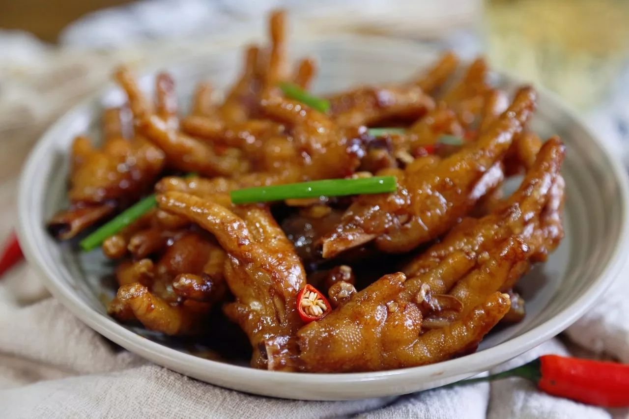 凤爪烹饪艺术，传统美食制作详解