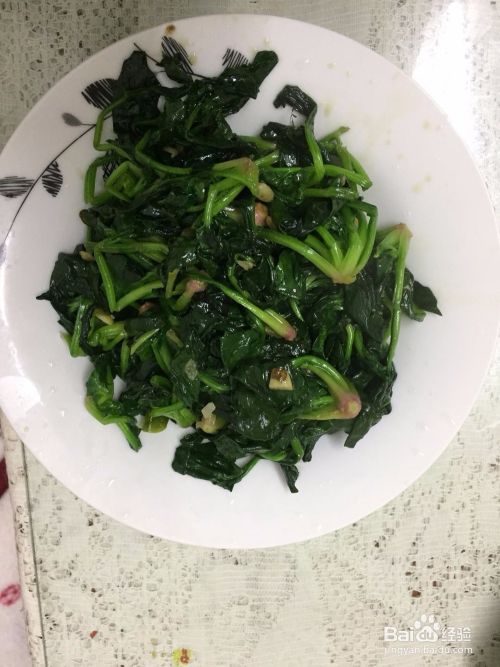 波菜美味烹饪法，健康绿色佳肴的制作